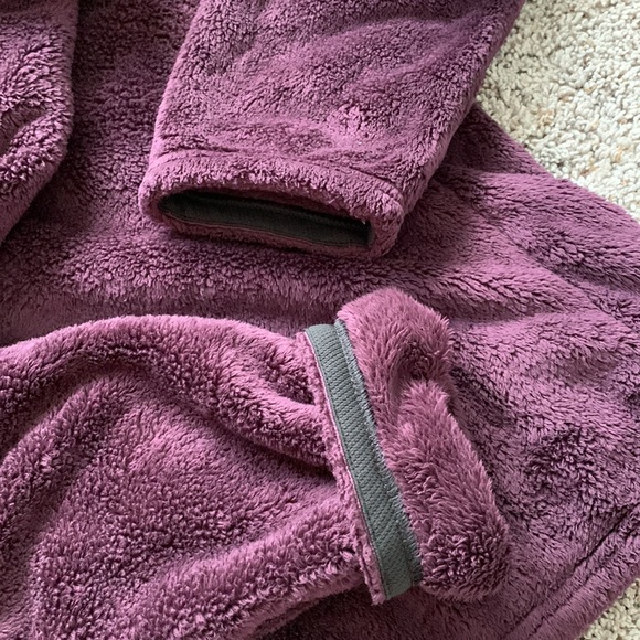 The North Face 1/4 Zip Fluffy Pull Over - Picture 9 of 9